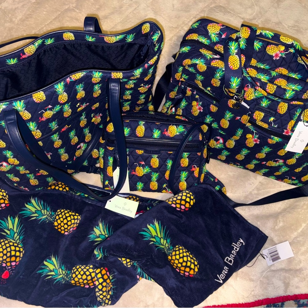 NWT Vera Bradley Toucan Party 4 pc travel set